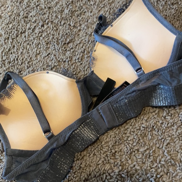 Shimmer lace blue Victoria’s Secret padded bra - Picture 3 of 4